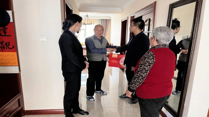 紅色物業(yè)，情暖中秋 ——上尚宅物業(yè)中心慰問孤寡老人
